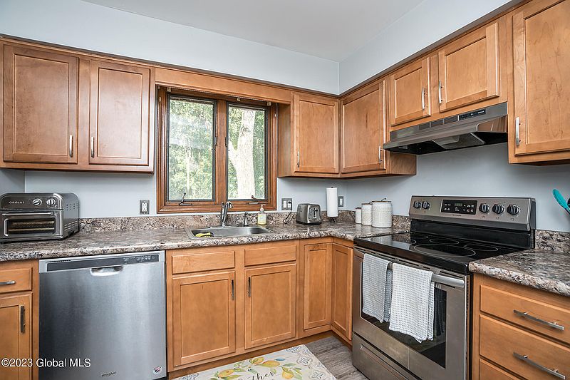 3rd image of 65 Velina Drive