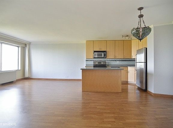 3rd image of 7033 N Kedzie Ave APT 1009