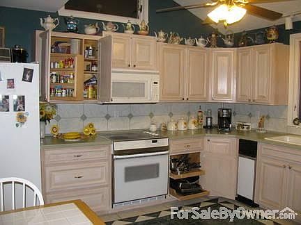 2nd image of 655 Sherwood Forest Dr