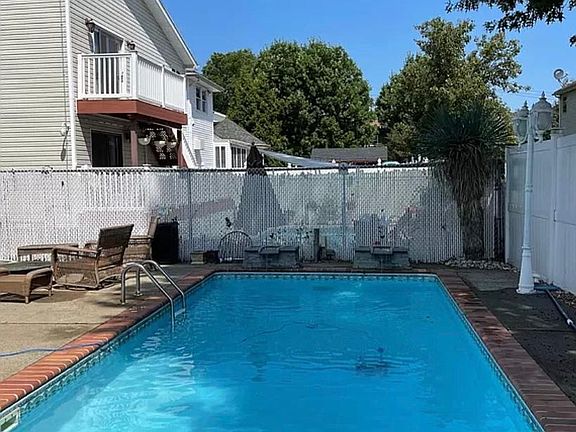 3rd image of 604 Ramona Ave #B