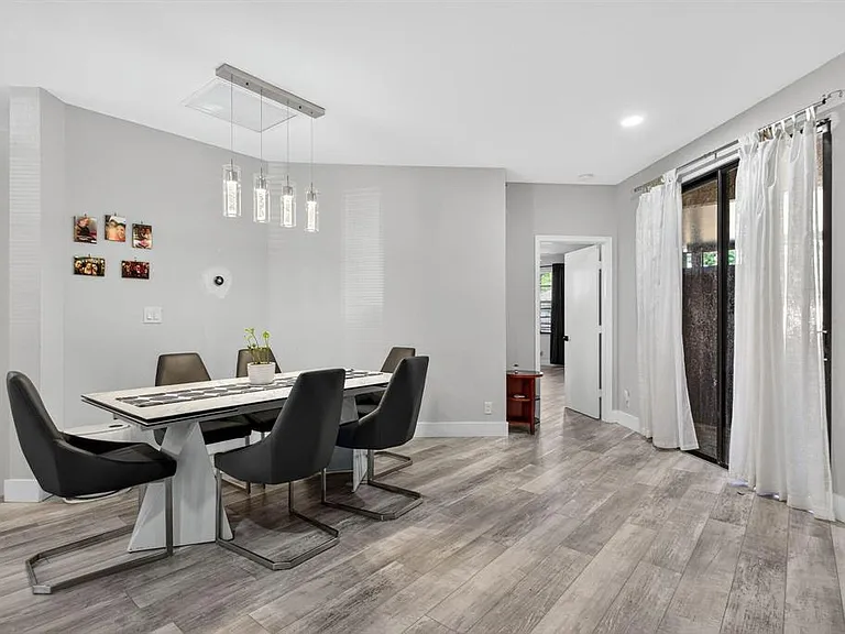 11910 Glenmore Dr — Photo 38