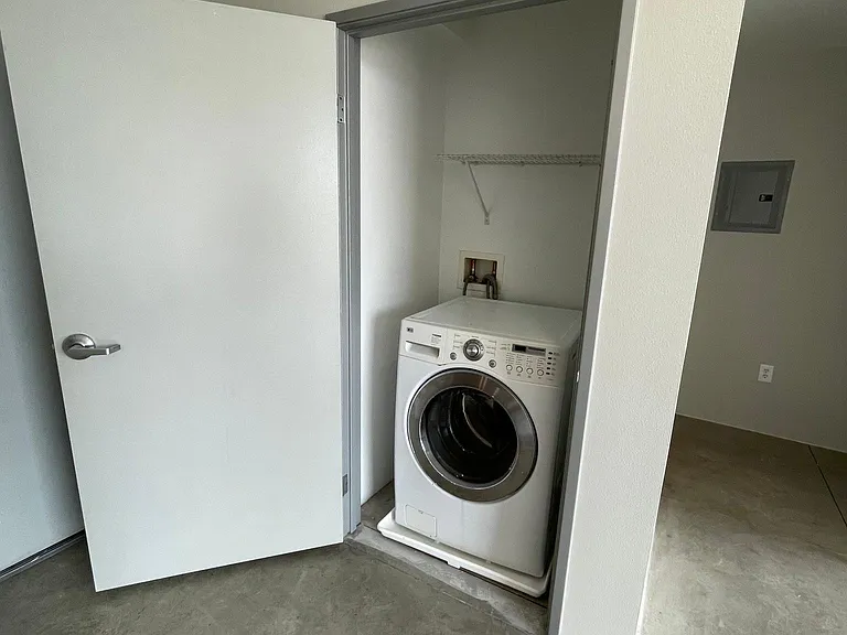 285 W 6th St #525 — Photo 17