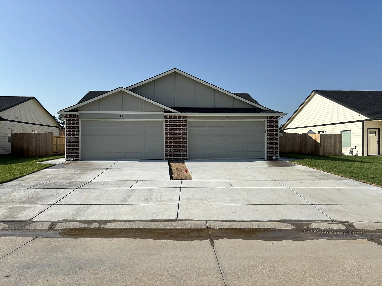 519 E Briarbrook Ln - 1 — Photo 1