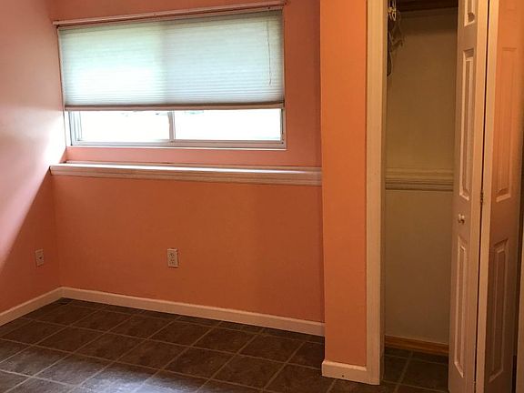 3rd image of 285 Woodhull Ave