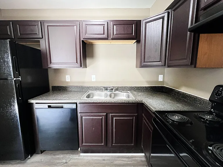 Twin Gables Apartments — Photo 16
