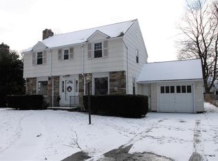 63 Montclair Dr, Rochester, NY 14617