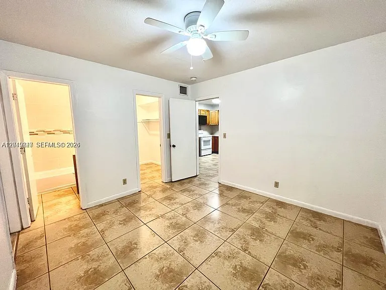 1412 SW 41st Ave #FRONT — Photo 8