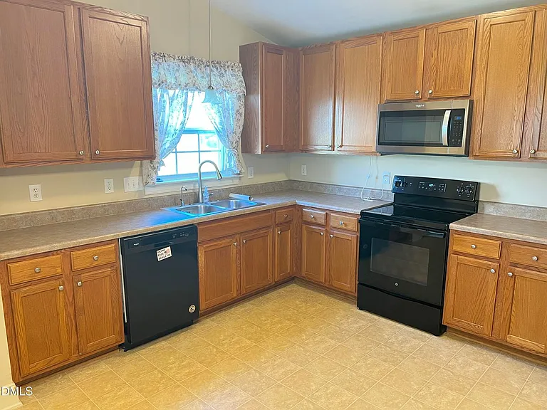 1420 Dexter Ridge Dr — Photo 6