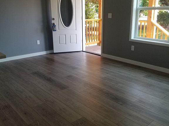 4th image of 631 NE 5th Ave