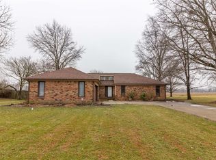 1319 Fox Trail Dr W, New Palestine, IN