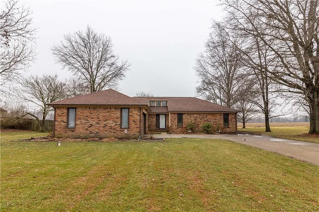 1319 Fox Trail Dr W photo 1