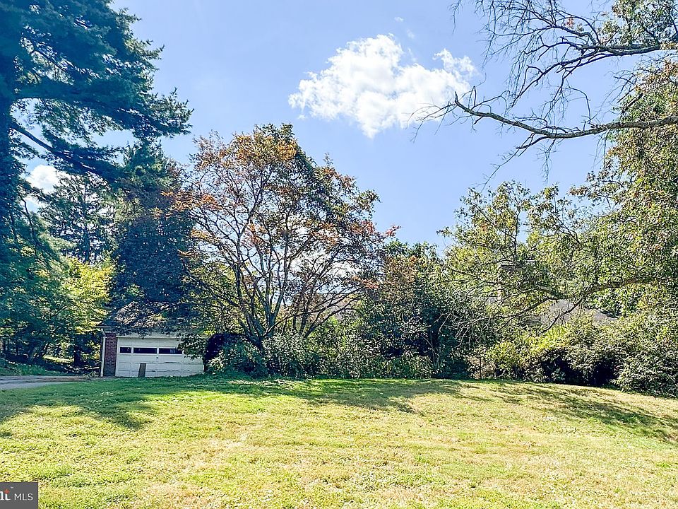 2nd image of 9223 Rosemont Dr