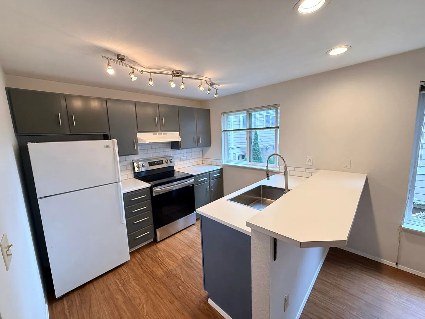 DeLaire Apartments — Photo 3