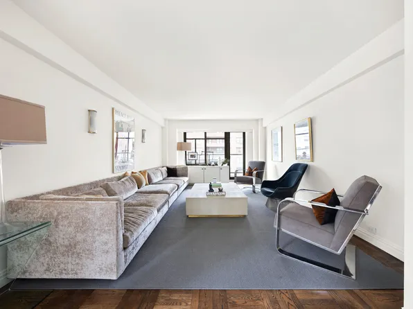 715 Park Avenue image 3 of 11