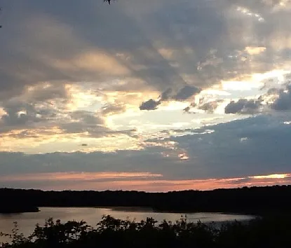 Waterfront Cottage in Southampton With Dock — Photo 1
