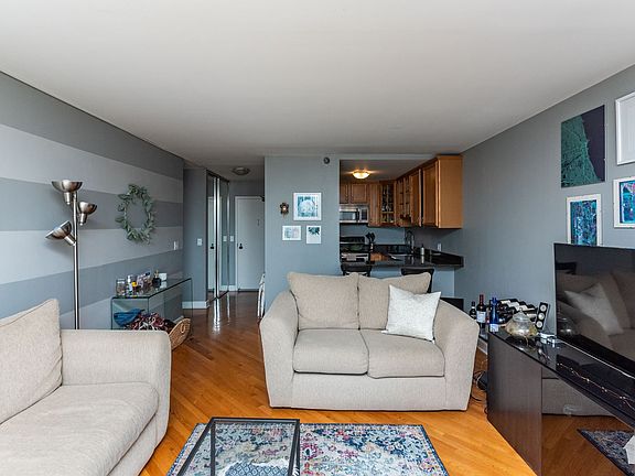 4th image of 1212 N La Salle St #2706
