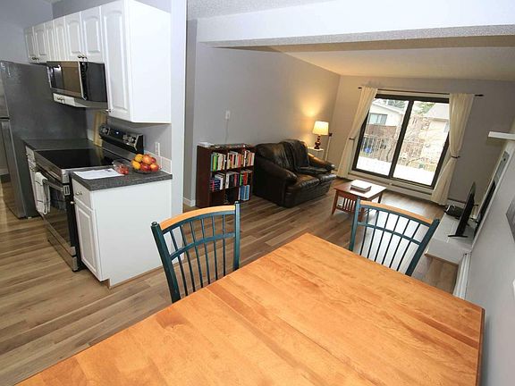 5th image of 212-855 Columbia Blvd W #212