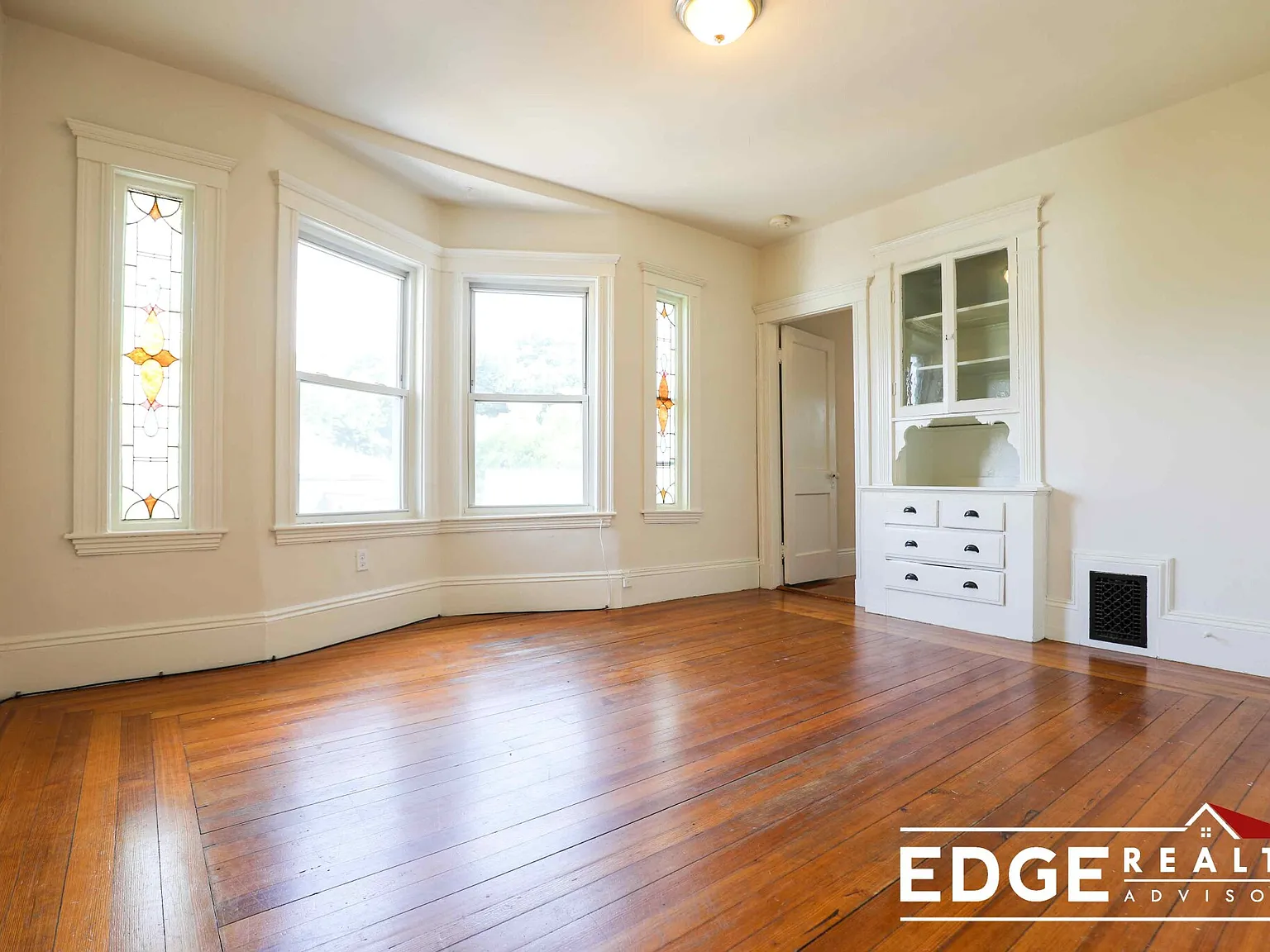 3 bed, 1000 sqft, $3,100 — Photo 2