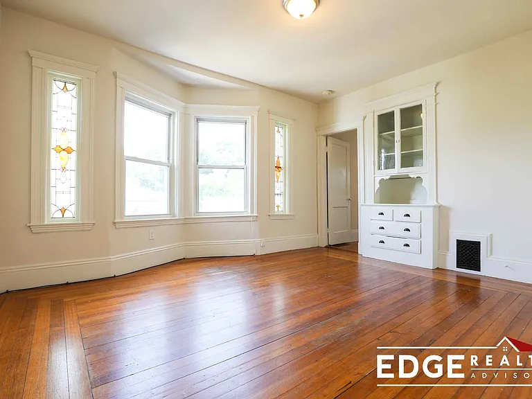 548 Washington St #3 — Photo 2