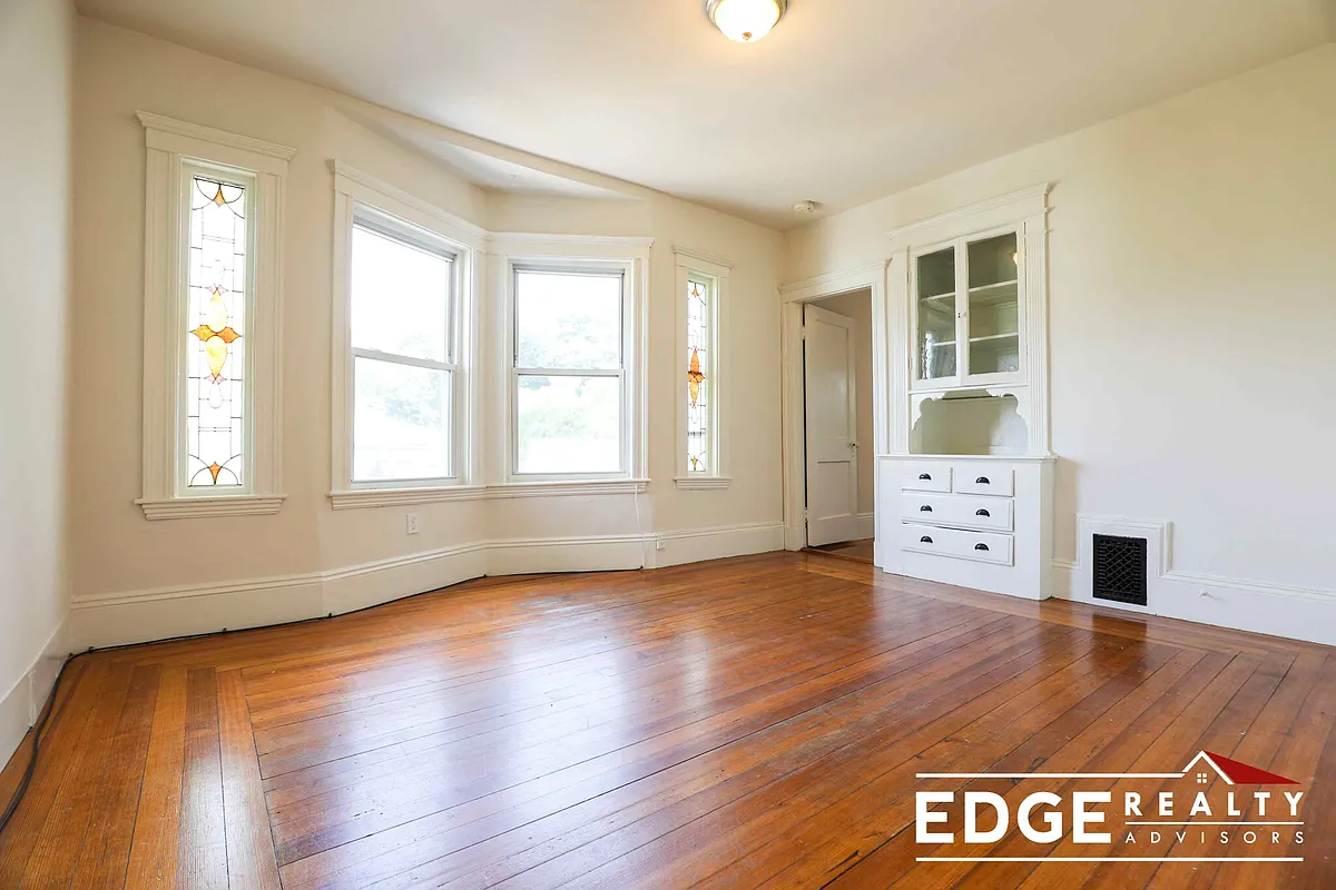 Building Photo - 548 Washington St #3