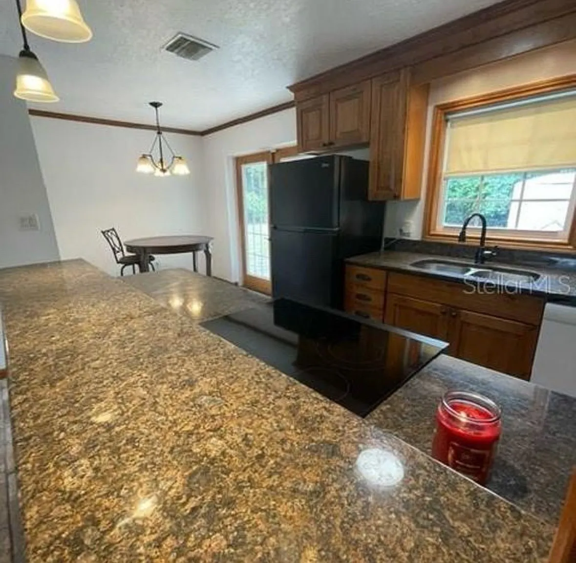 3 bed, 1200 sqft, $2,200 — Photo 3