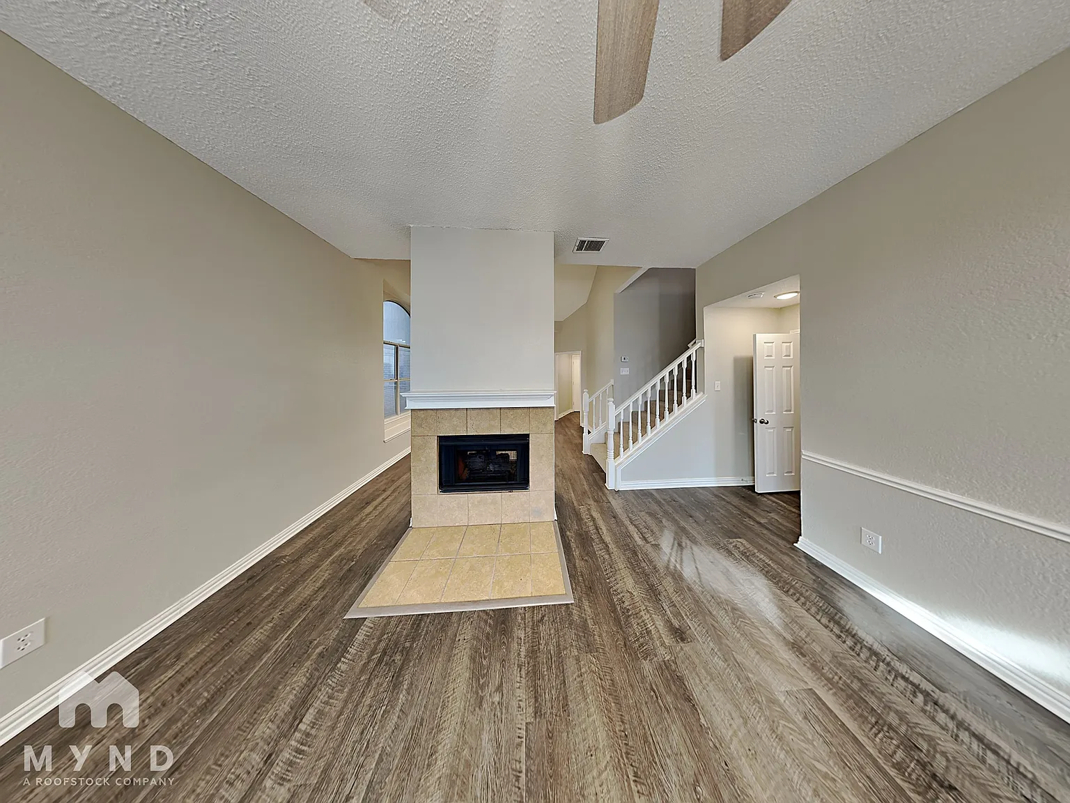 3 bed, 2.5 bath, 1645 sqft, $2,295 — Photo 3