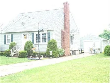 73 S Beverly Ave photo 1