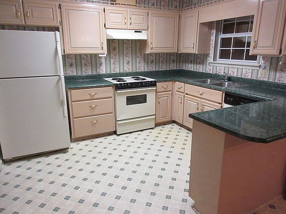 2nd image of 110 Continental St