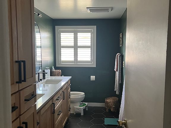 2nd image of 5717 S Marion Ave