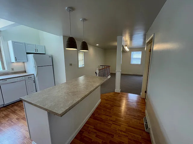 548 W 5th St #2 — Photo 9