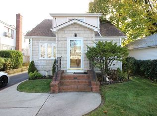 48 E Carpenter St, Valley Stream, NY 11580