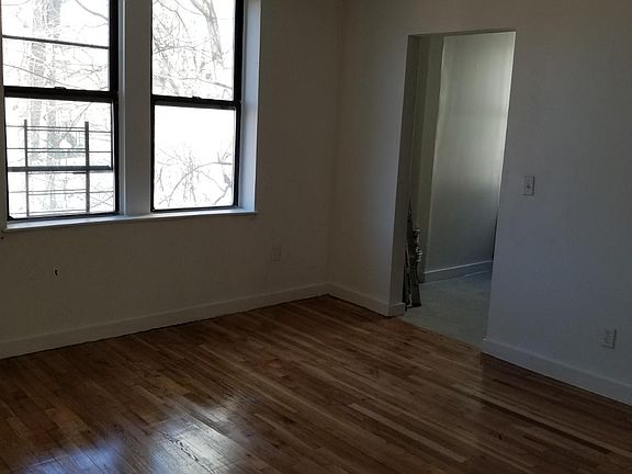 4th image of 300 Woodworth Ave #0