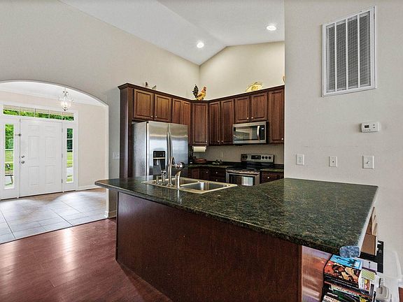 4th image of 15 Boles Dr