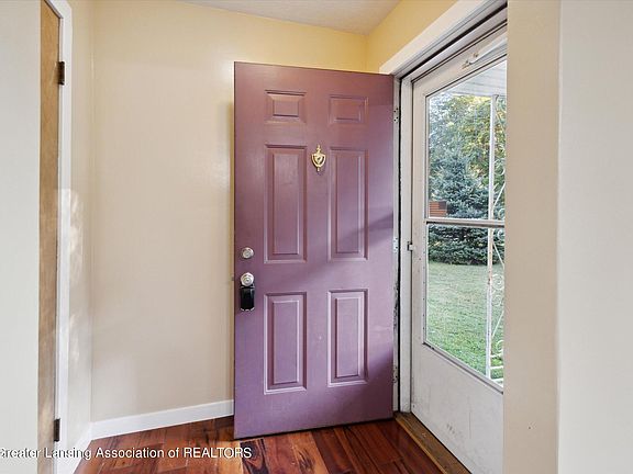 5th image of 700 Cumberland Dr