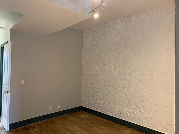 3rd image of 103 Vernon Ave APT 2