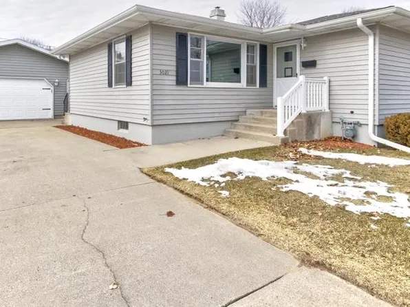 3021 16th St, Menominee, MI 49858