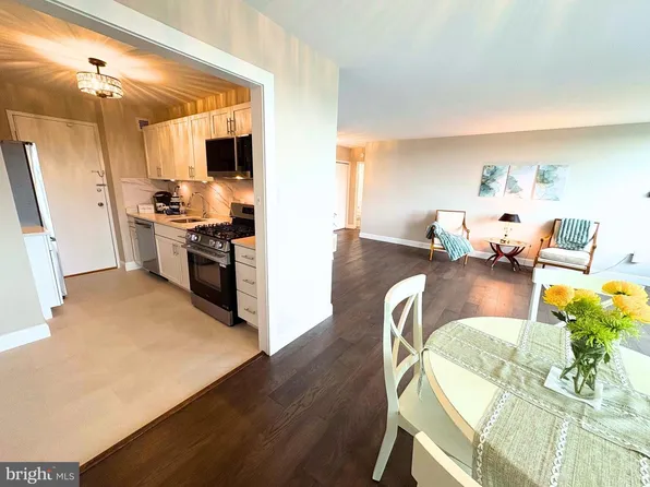10401 Grosvenor Pl APT 817, Rockville, MD 20852