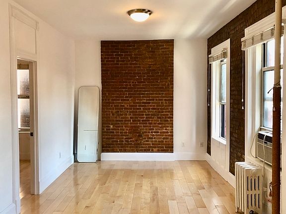 3rd image of 143 Waverly Pl #4