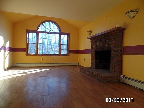 4th image of 152 Memorial Dr