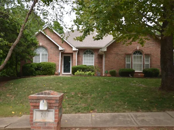 701 Thorn Briar Rd, Edmond, OK 73034