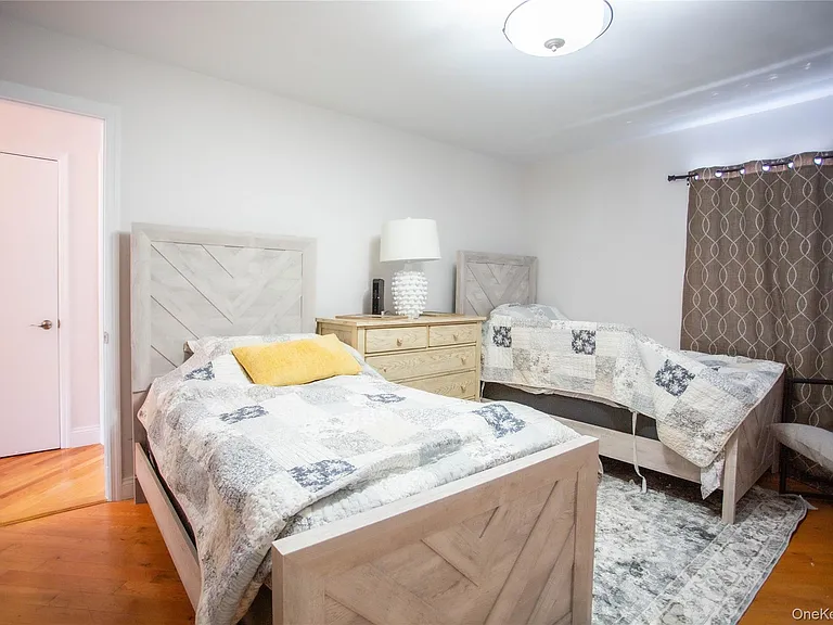 521 W Broadway #B — Photo 15