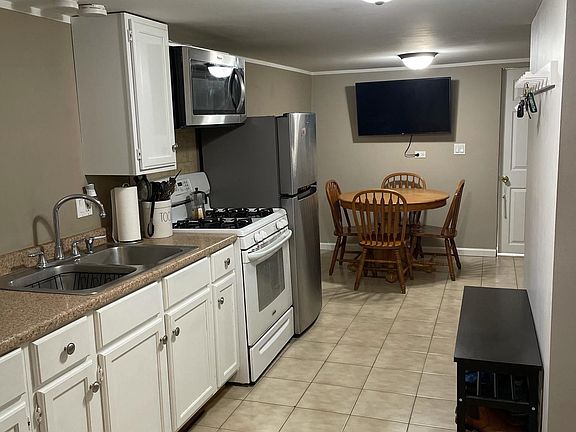 3rd image of 3305 N Oketo Ave #B