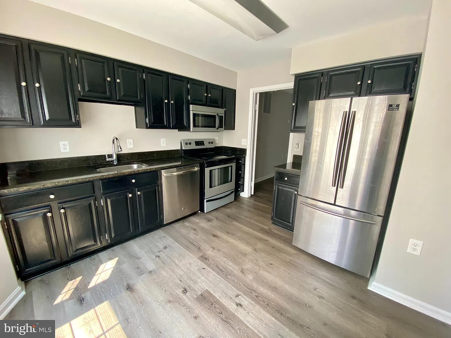 3 bed, 3.5 bath, 1878 sqft, $2,650 — Photo 2