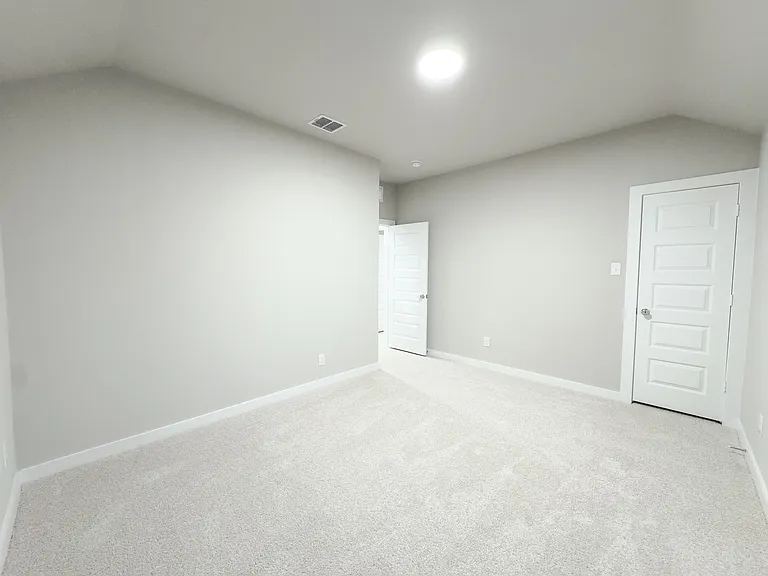 566 Silver Springs Ln — Photo 13