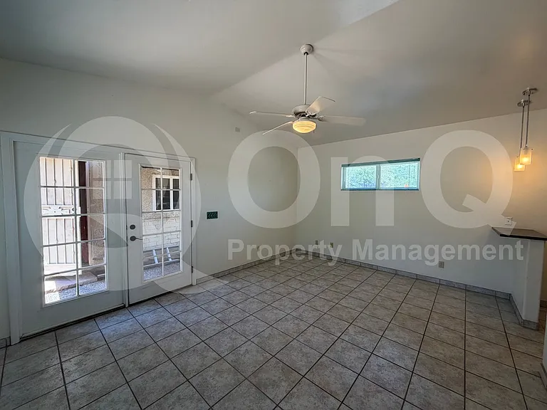 2926 E Waverly St — Photo 9