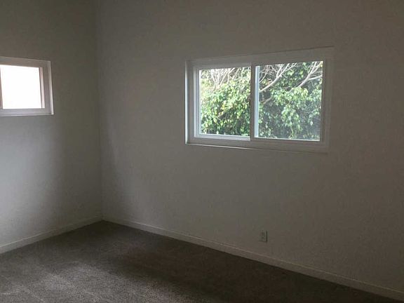 5th image of 1110 Dover Ln #B