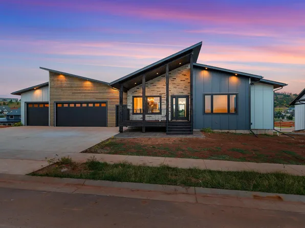 476 Buttercup Ct, Spearfish, SD 57783