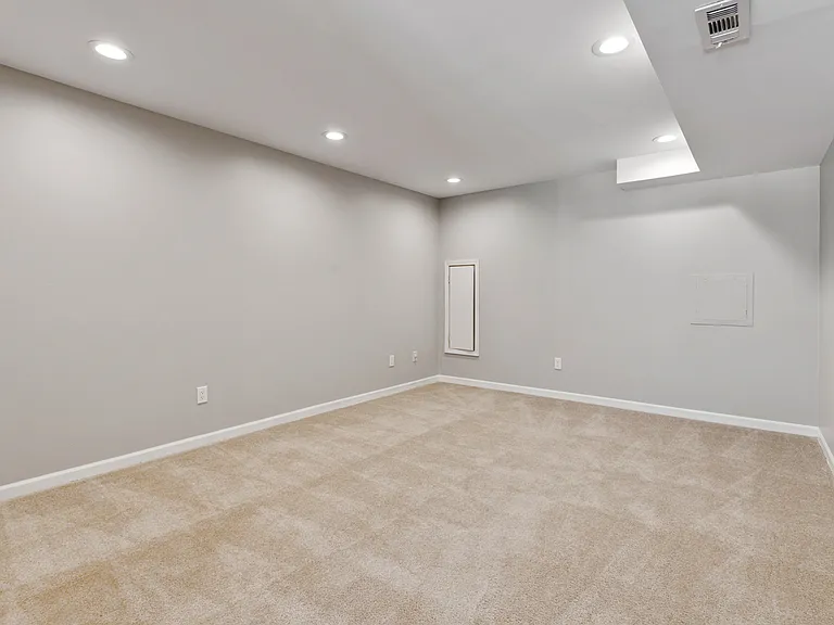 187 Half Moon Cir — Photo 21