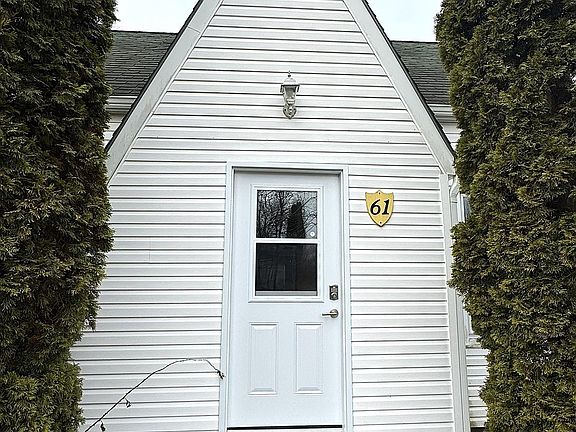3rd image of 61 Lawrencetown Ln