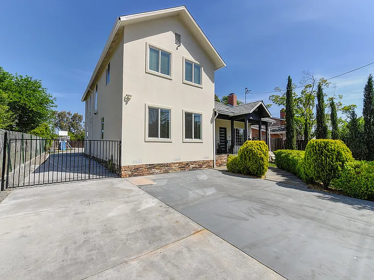 3945 Orange Grove Ave — Photo 3